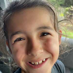 Holly Burr profile