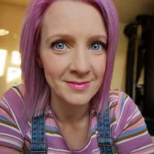 lesley swinney profile