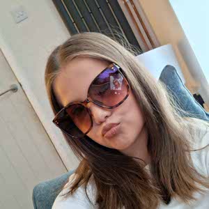 Caitlin Davies profile