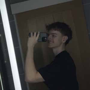 Riley Holderness profile