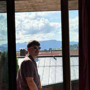 Charlie Warner profile