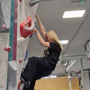Rebecca Hendry profile