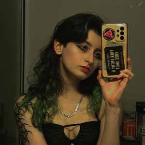 Esme McQueen profile